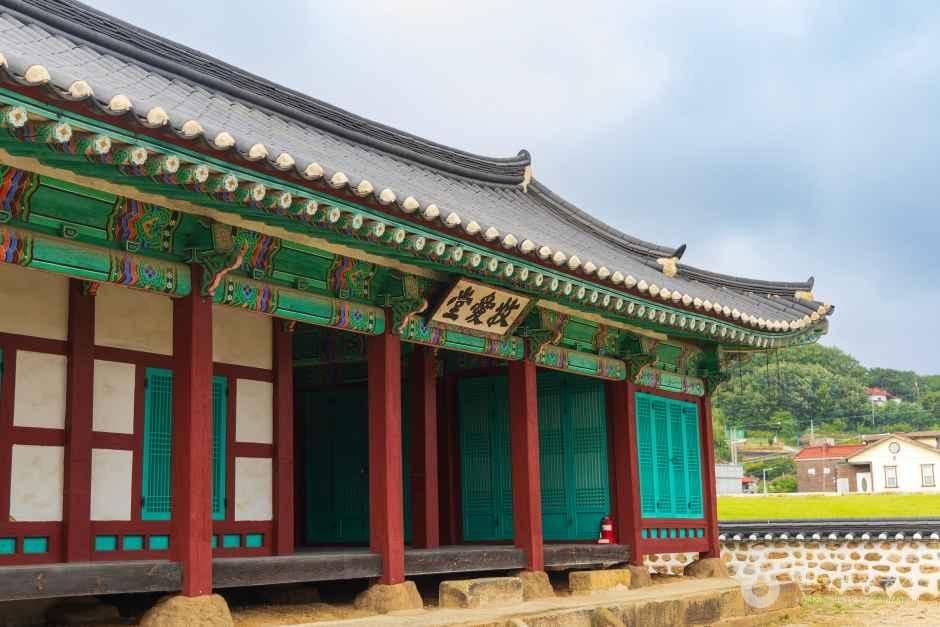 태안 목애당